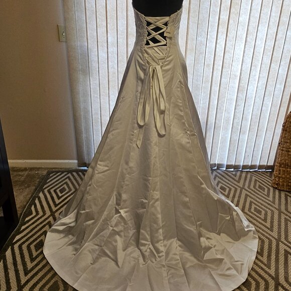 Maggie Sottero Couture White Beaded Wedding Dress 10 - Picture 5 of 13